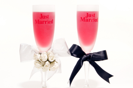 pink champagne flutes with wedding bows