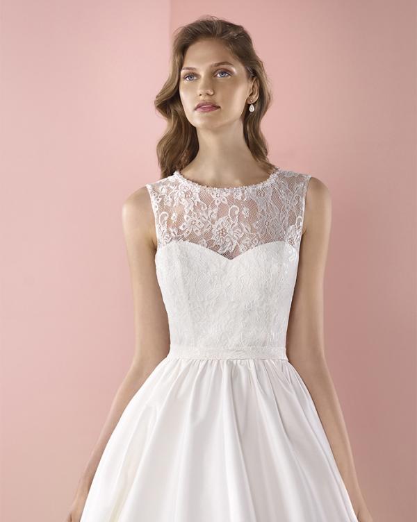 Elizabeth Ayers designer wedding dress