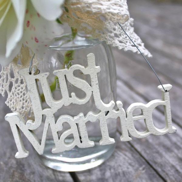 Just Married sign from Pipii.co.uk