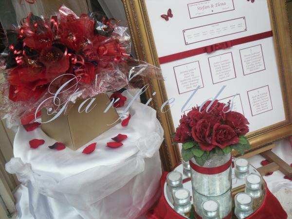 Garfield Snow wedding decor - Seating Plan, Sweet Bouquet and Centrepiece