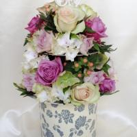 Cake stand flowers