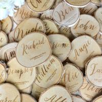 Log slice place cards