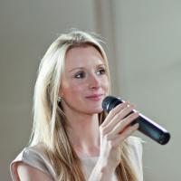 female wedding singer