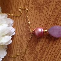 Gold chain with pink pearl and sapphire pendant.