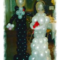 bride and groom wedding balloon statue