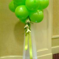 green balloon topiary